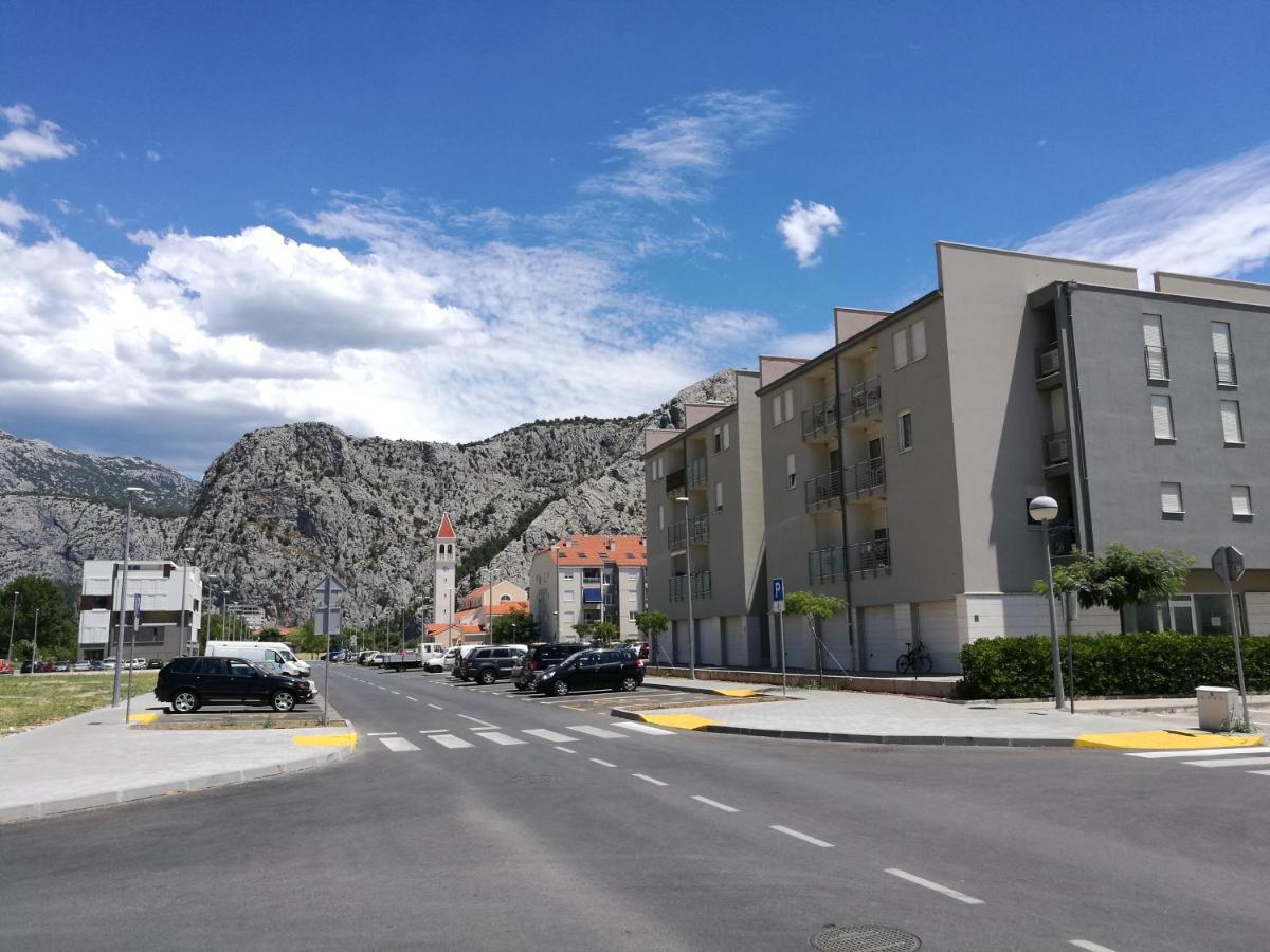 Green 'N Grey Omiš Exteriör bild
