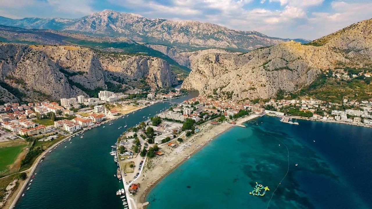 Green 'N Grey Omiš Exteriör bild